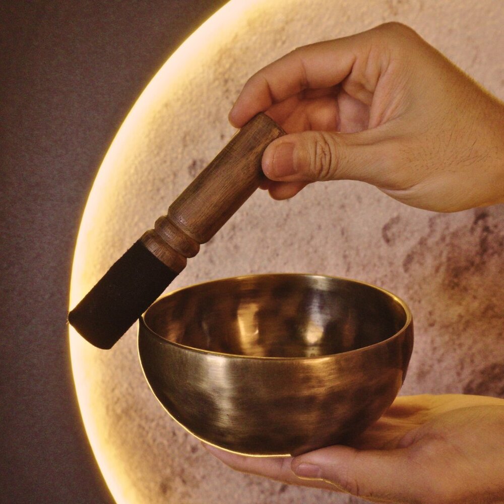 Authentic Brass Singing Bowl (Tiger Pattern) w/ Felt Stand & Journal ✨ - Picture 3 of 6